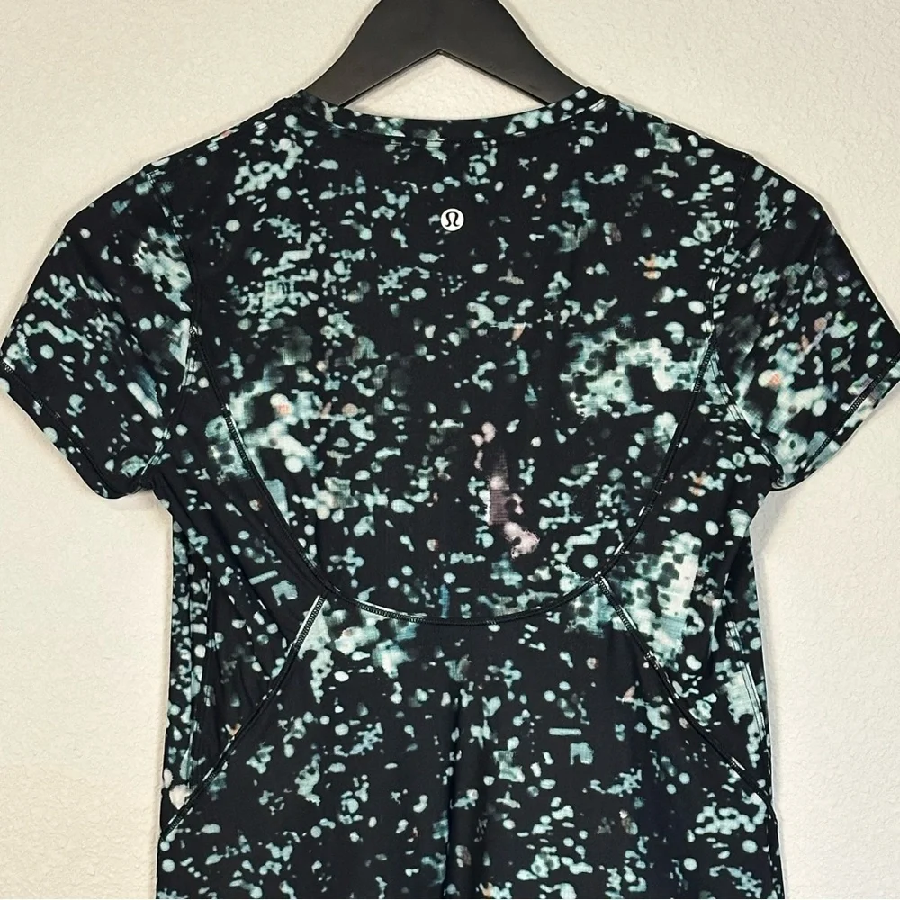 Lululemon Into the Sun Tee in Pixel Haze Multi - Size Medium